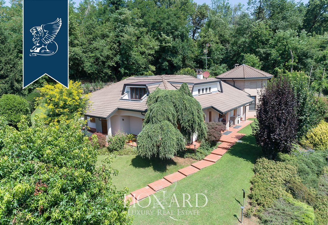 Villa With Private Garden For Sale In The Heart Of In Arcore Lombardy Italy For Sale