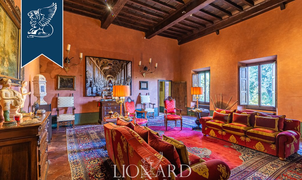 Luxurious Apartment With Frescoes For Sale In In Florence, Tuscany