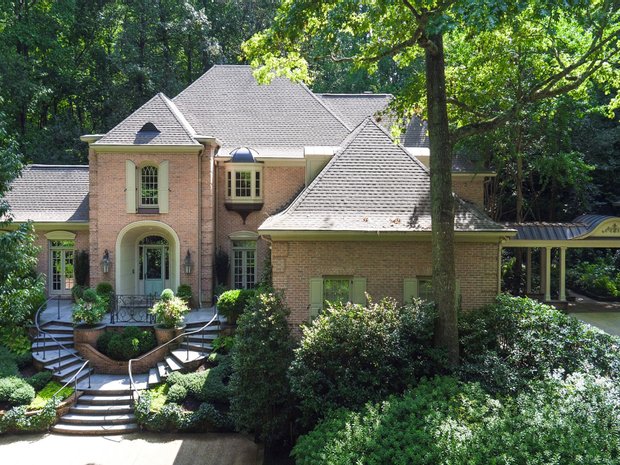 Luxury homes with library for sale in Sandy Springs