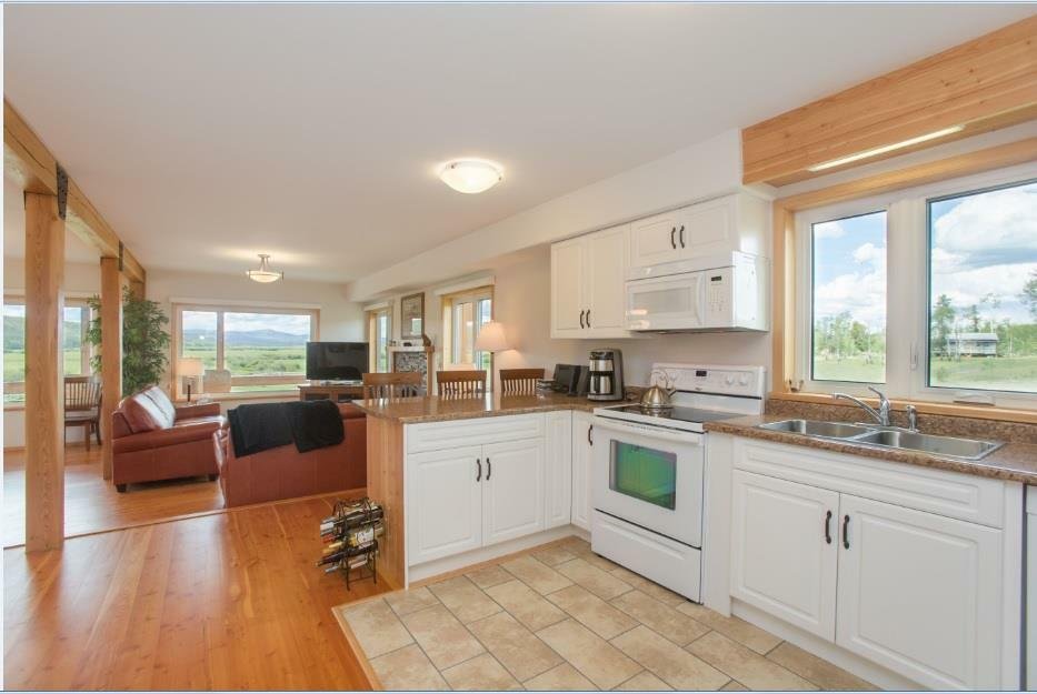 The Old Knowles Ranch, a Spectacular Working Ranch in in Alexis Creek