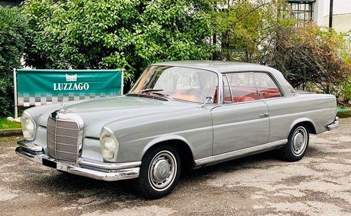 1964 Mercedes-Benz 220 in Brescia, Italy 1