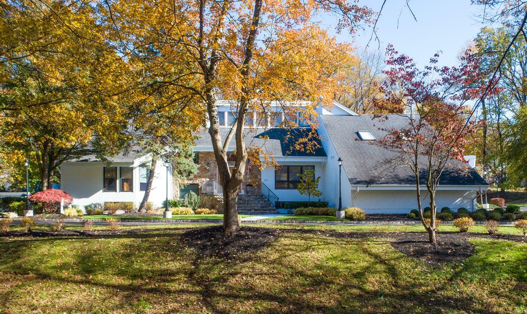 7 Bedrooms Single Family In Woodbridge Township, New Jersey, United