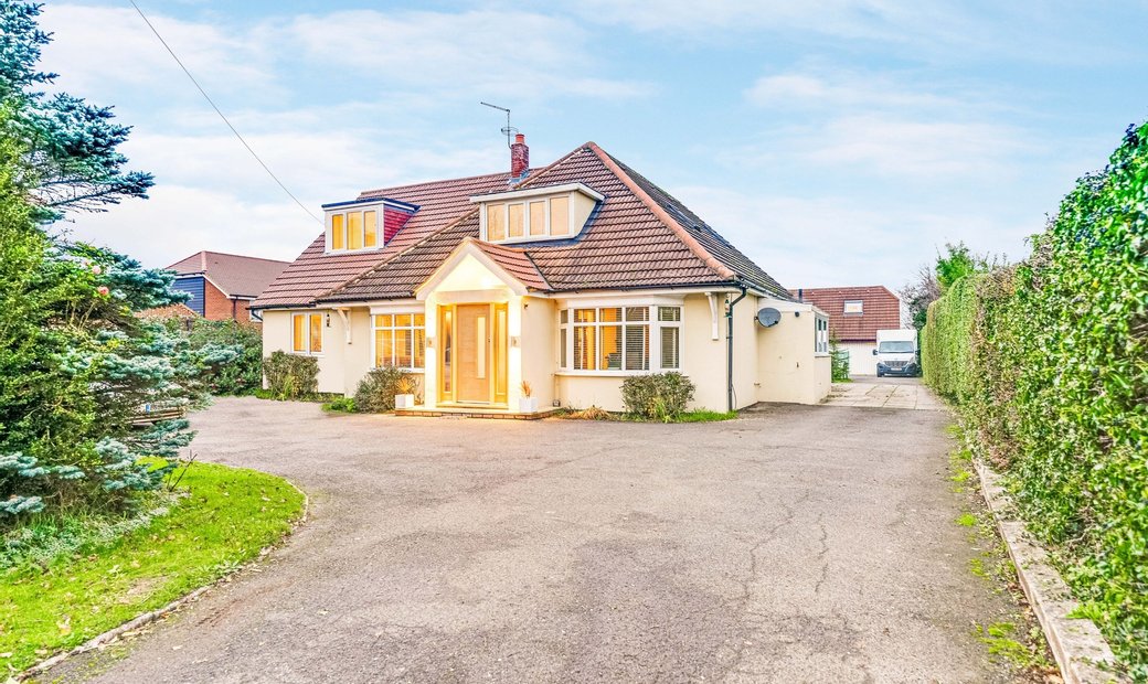 Detached, 5 Bedroom, Chalet Bungalow Located In Takeley, England