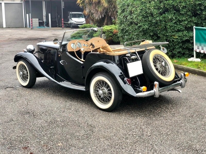 Cabriolet in Brescia, Province of Brescia, Italy 3 - 11272410