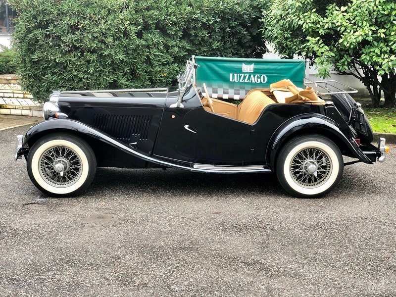 Cabriolet in Brescia, Province of Brescia, Italy 2 - 11272410