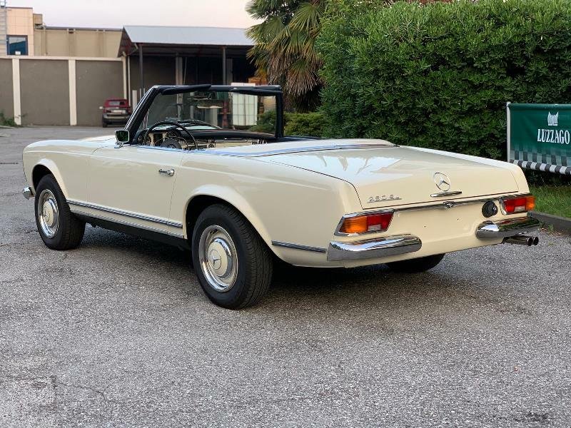 Cabriolet in Brescia, Province of Brescia, Italy 3 - 11273523