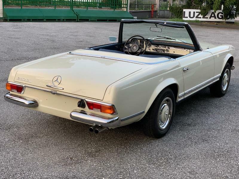 Cabriolet in Brescia, Province of Brescia, Italy 4 - 11273523