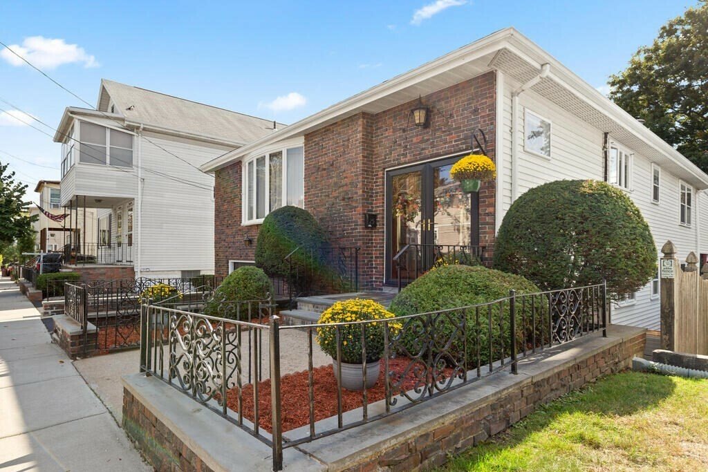 House in Everett, Massachusetts, United States 2 - 11274654