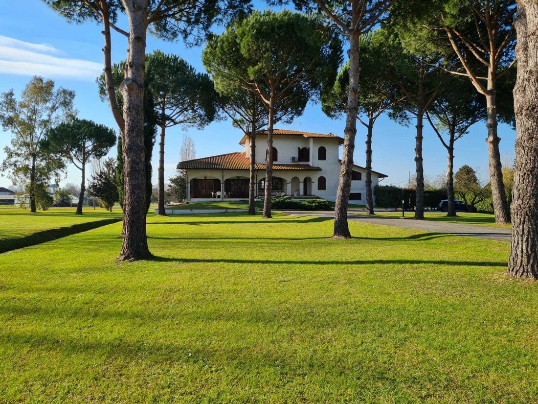 Villa in Pietrasanta, Tuscany, Italy 2 - 11277488