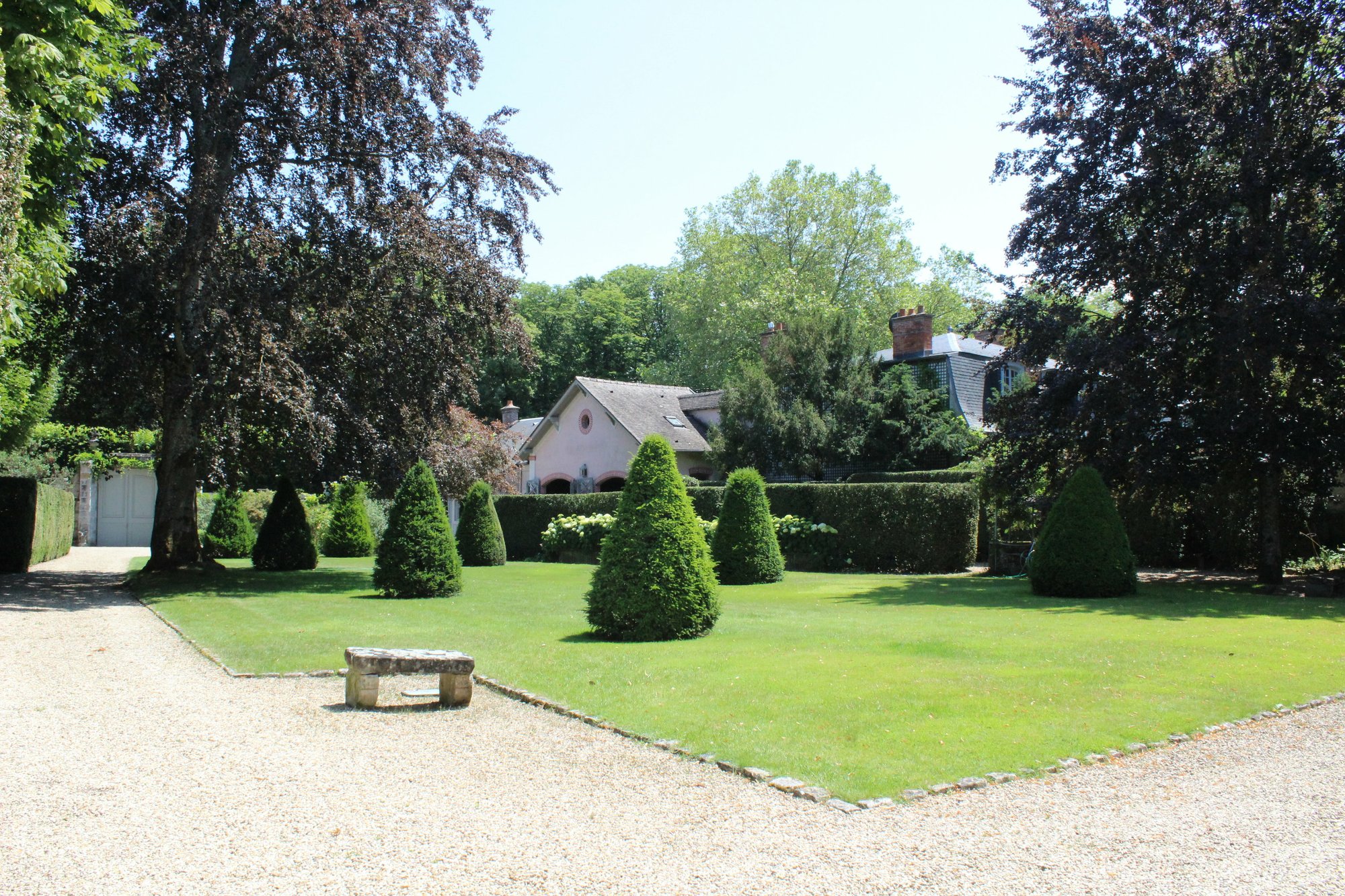 Fontainebleau An Elegant 18th Century Manor House. In Fontainebleau