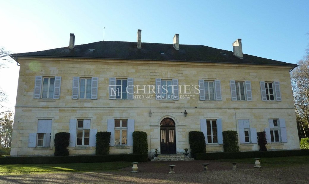 For Sale Chateau With Show Garden Near In Périgueux, Nouvelle Aquitaine