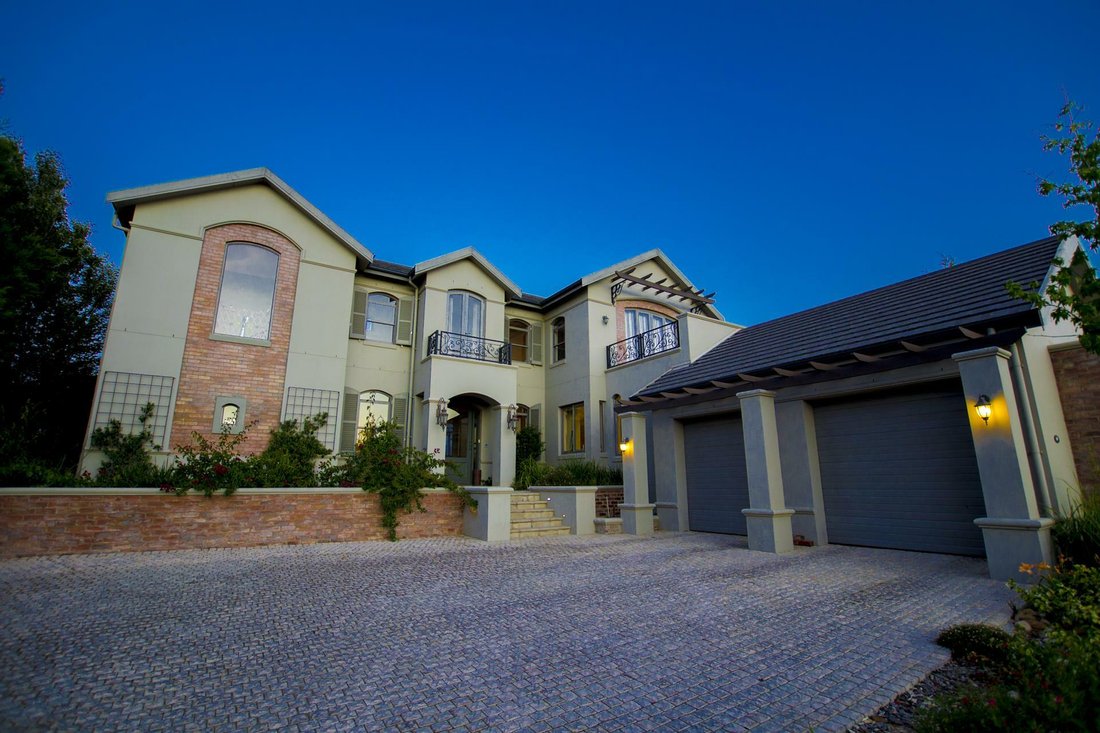 House in Paarl, Western Cape, South Africa 1 - 11177321