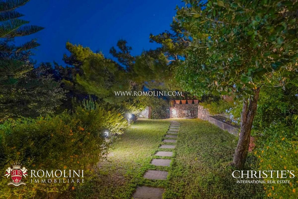 Amalfi Coast LUXURY WATERFRONT VILLA FOR SALE IN POSITANO in Positano