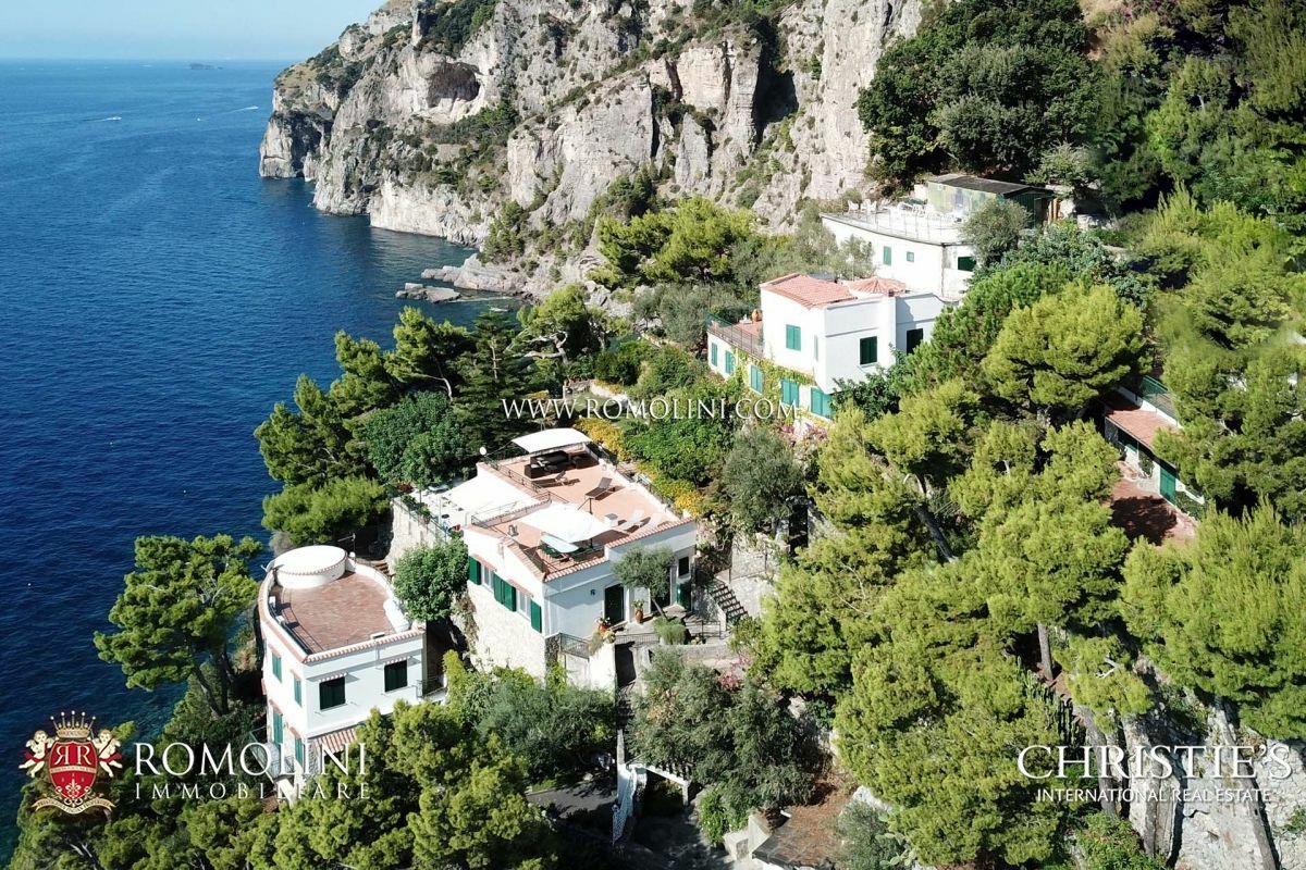 Amalfi Coast LUXURY WATERFRONT VILLA FOR SALE IN POSITANO in Positano