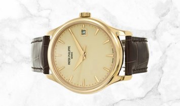 Patek Philippe Calatrava 5227J-001 Date and Sweep Seconds in Yellow Gold 