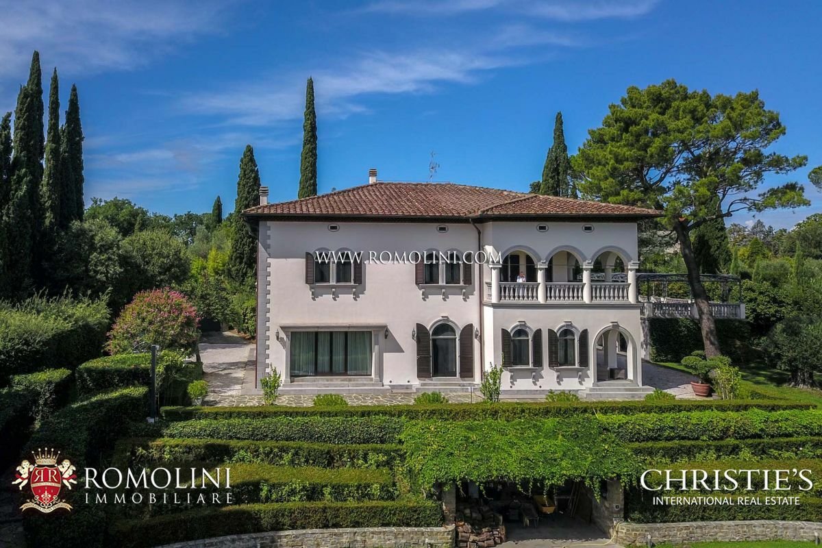 Florence LUXURY RESTORED VILLA FOR SALE IN BELLOSGUARDO in Firenze