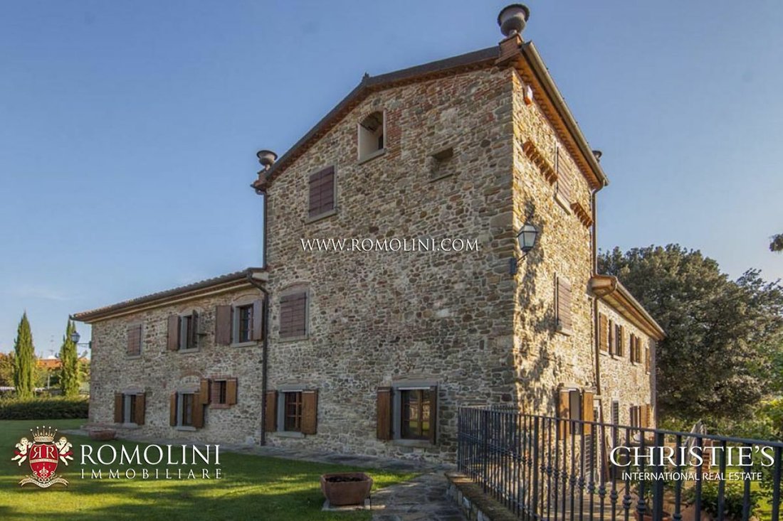 Tuscany Completely Restored Farmhouse For Sale In In Capolona