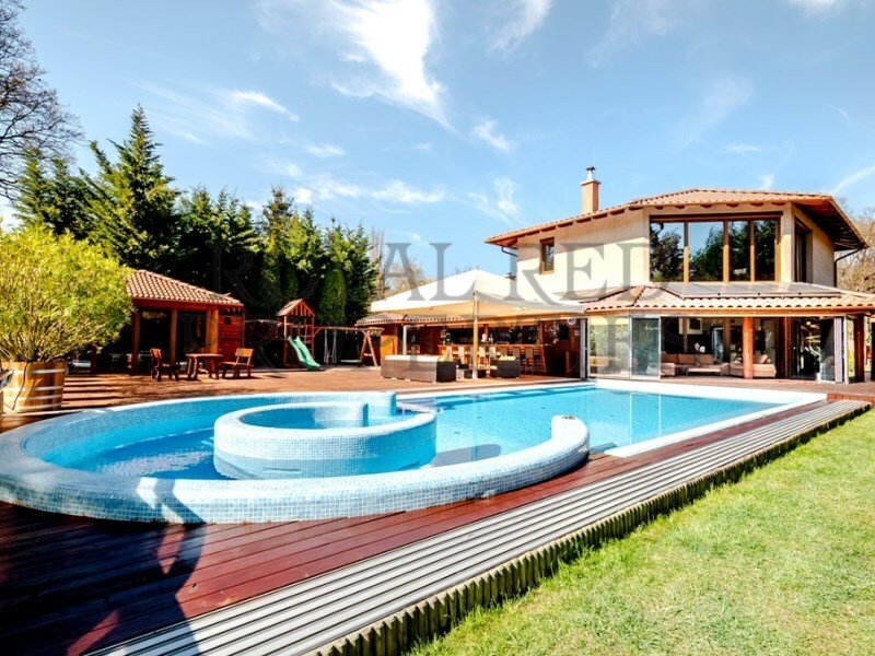 Luxury Family House For Sale Near Budapest In érd, Pest County, Hungary