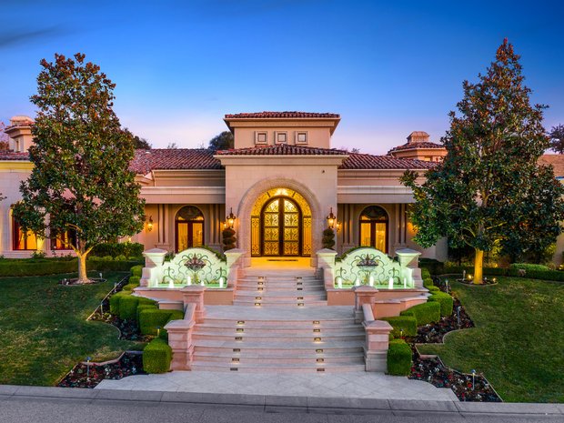 Luxury homes for sale in Calabasas, California | JamesEdition