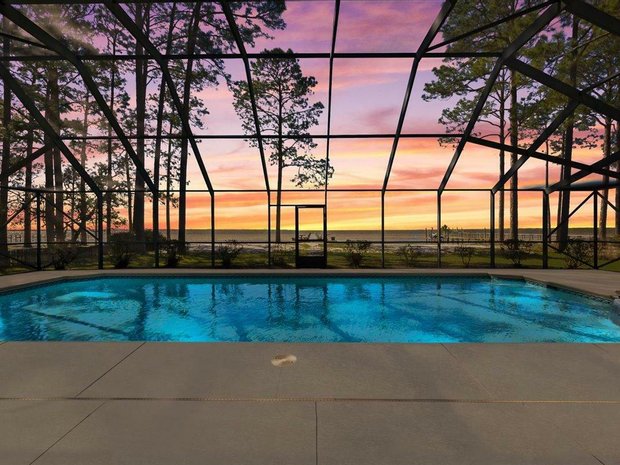 casas de lujo con piscina a la venta en Niceville, Florida | JamesEdition