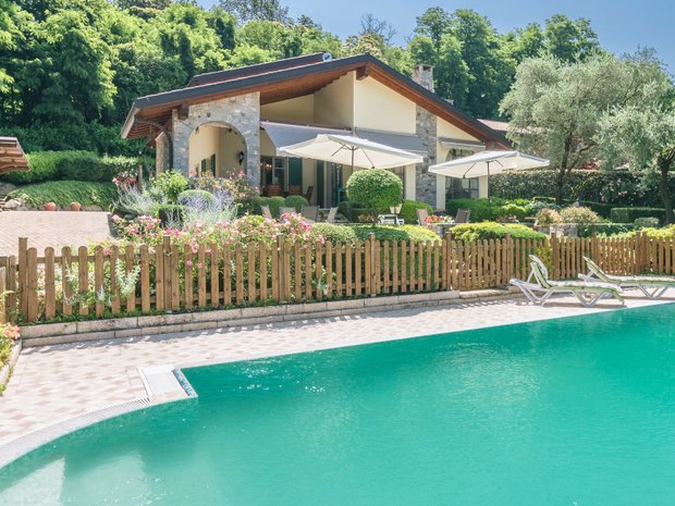 Luxury houses with garage for sale in Besozzo, Lombardy, Italy ...