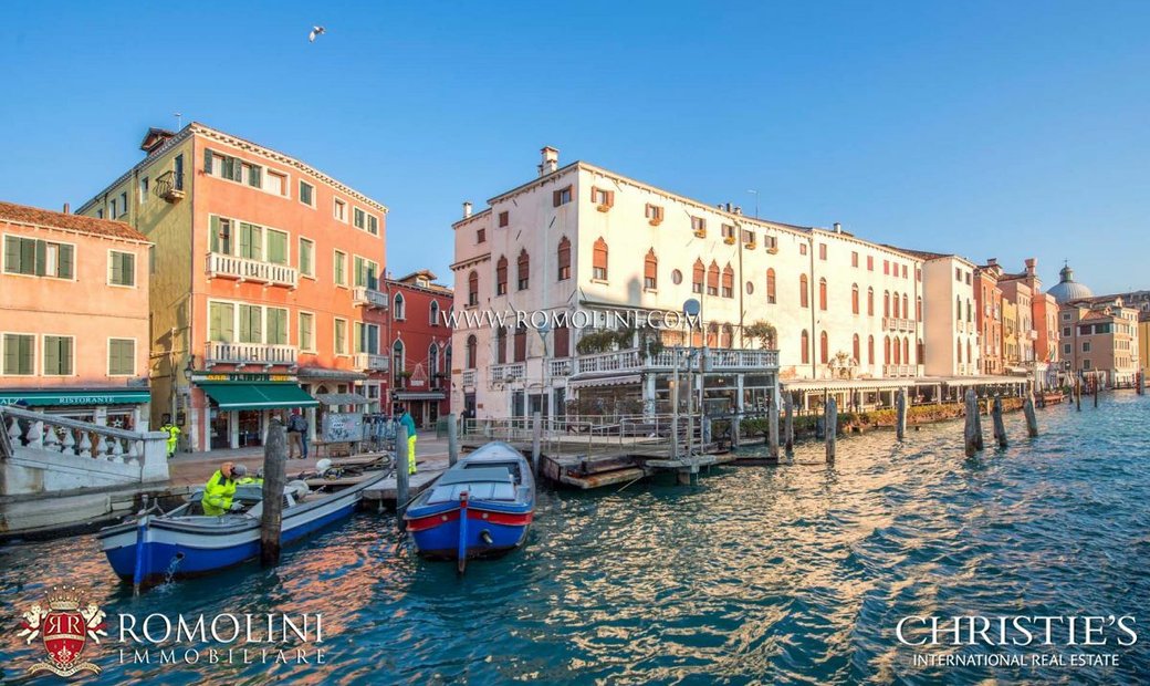 Venice Luxury Apartment For Sale On The Grand Canal In Venice,