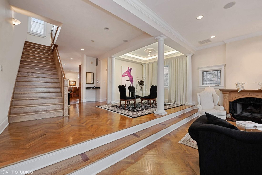 Four Bedroom Single Family Home In Chicago, Illinois, United States For