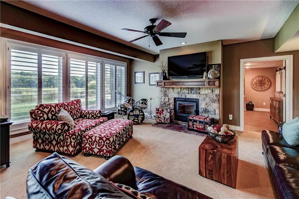 Private, Lake Front Living In Stilwell, Kansas, United States For Sale