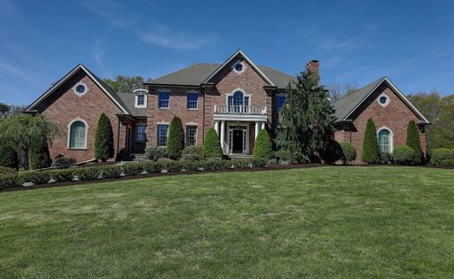 Luxury homes for sale in Cranston, Rhode Island | JamesEdition