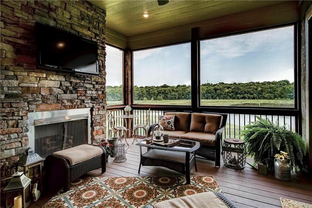 Private, Lake Front Living In Stilwell, Kansas, United States For Sale