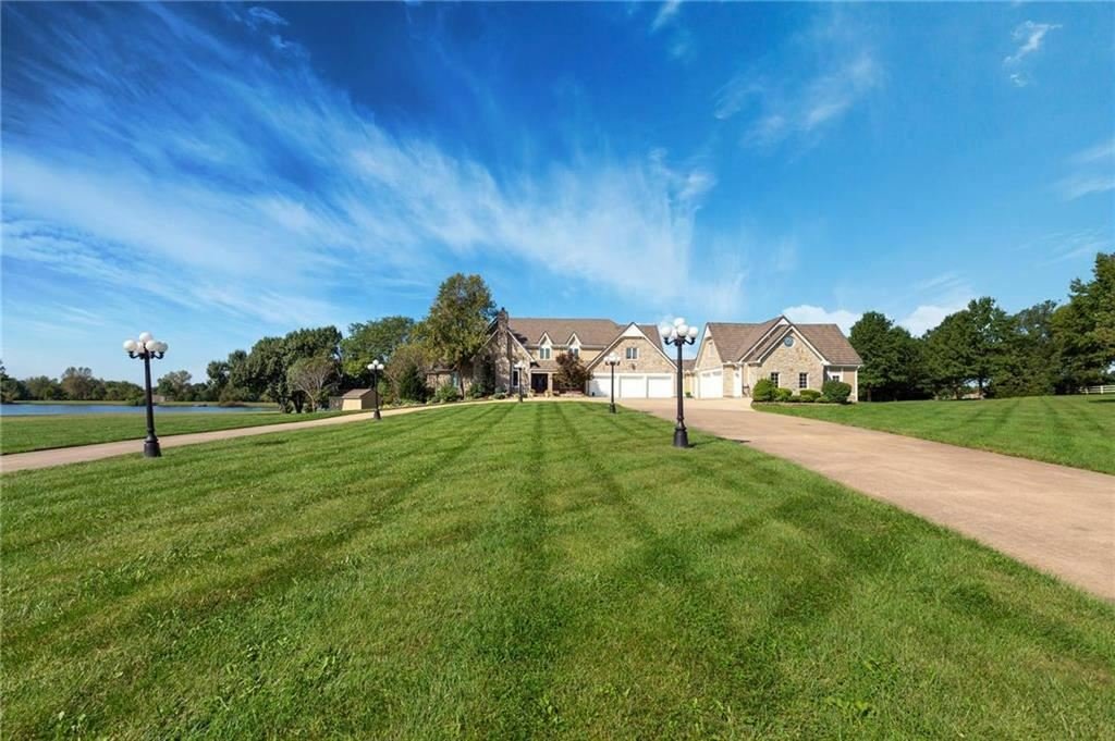 Impresionante Finca En 14 Acres En Raymore, Misuri, Estados Unidos En