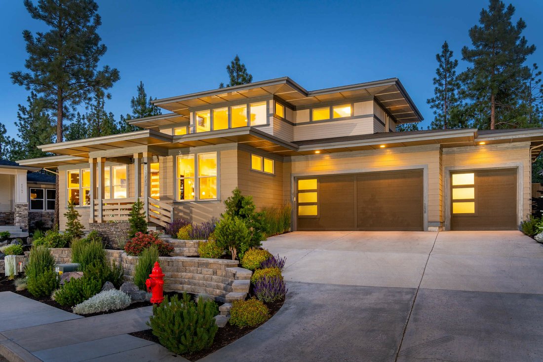 Beautifully Appointed Modern Prairie Home In Bend, Oregon, United