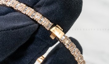 11.40 CT Bangle with Baguette and Round cut Diamonds in 18K Rose Gold