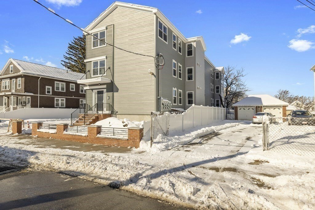 Condo in Everett, Massachusetts, United States 2 - 11338188