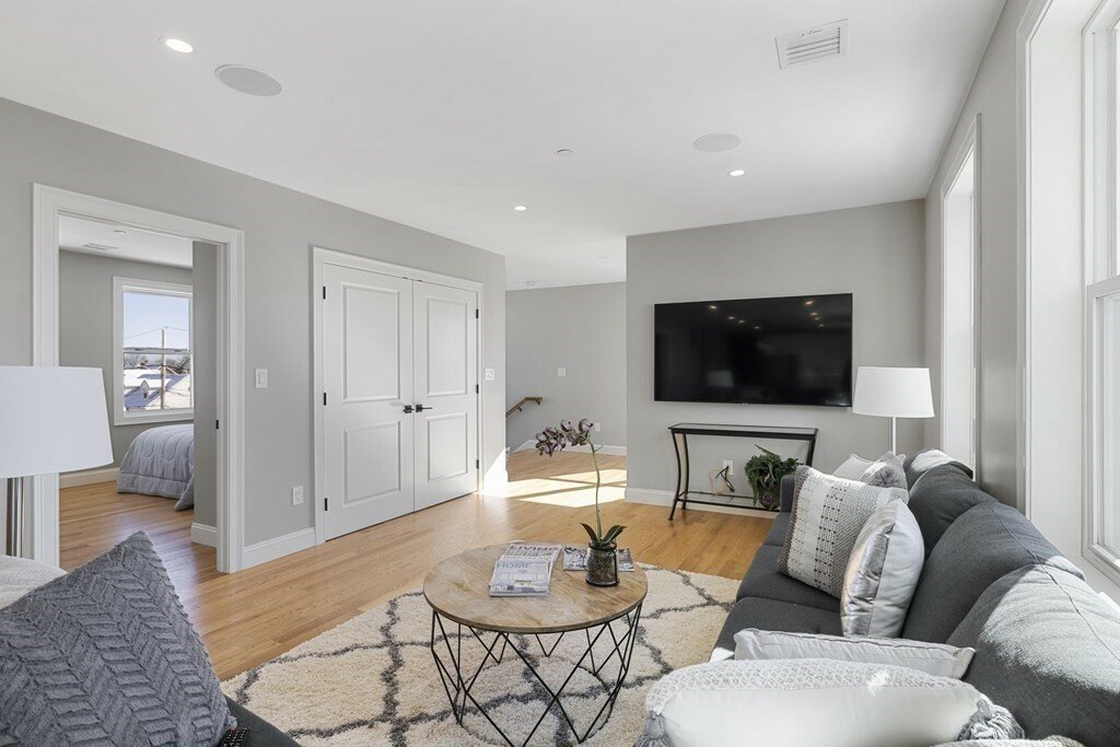 3 Bedrooms Condominium In Everett, Massachusetts, United States For