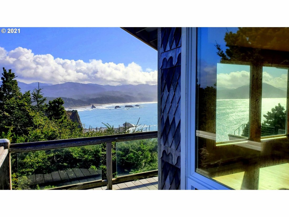 4 Bedrooms Single Family Detached In Port Orford, Oregon, United States