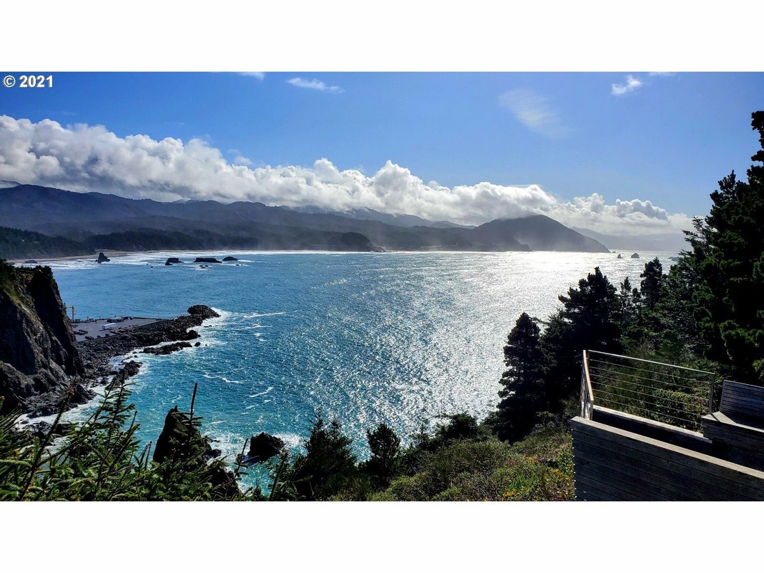 4 Bedrooms Single Family Detached In Port Orford, Oregon, United States