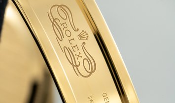 Rolex Sky-Dweller 326238-0009 Yellow Gold Black Dial Oysterflex Bracelet