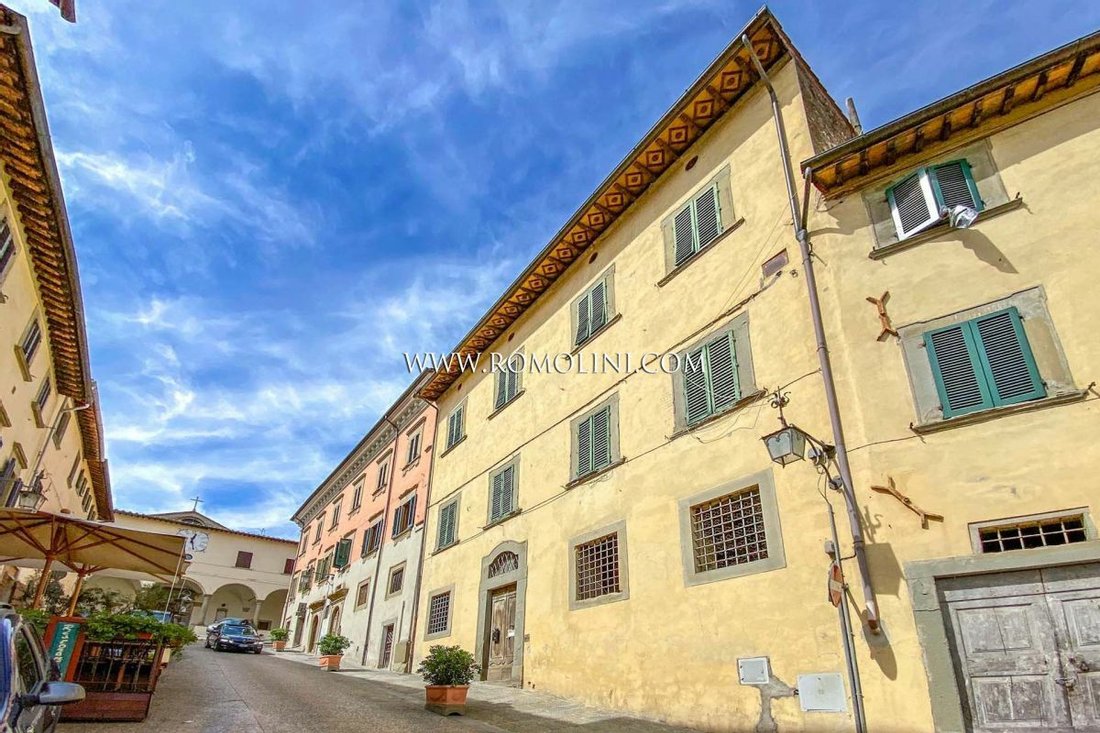 Tuscany Historic Palazzo With Garden And Parking In Anghiari