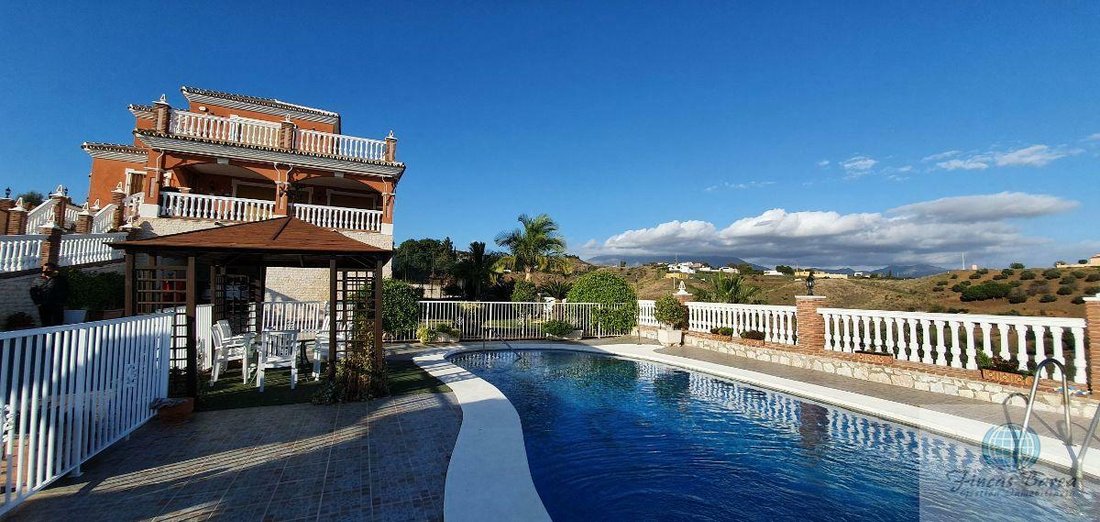 Mijas Costa Chalet In Las Lagunas De Mijas, Andalusia, Spain For Sale (11232718) Mijas Costa Chalet In Las Lagunas De Mijas, Andalusia, Spain For Sale (11232718)