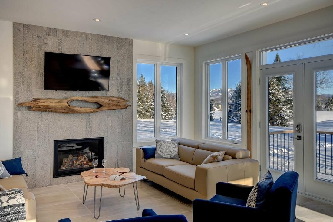 House in Mont-Tremblant, Quebec, Canada 1 - 11360306