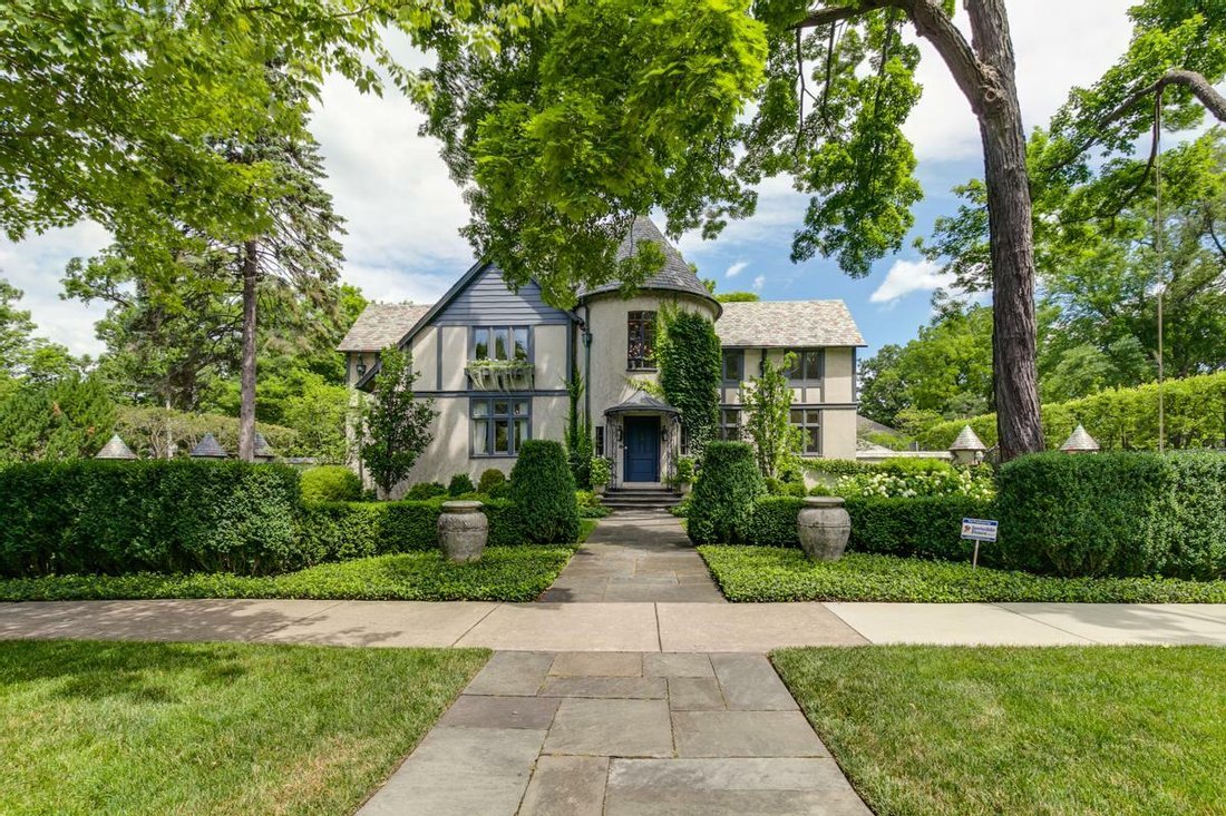A Most Memorable Home In Lake Bluff, Illinois, United States For Sale
