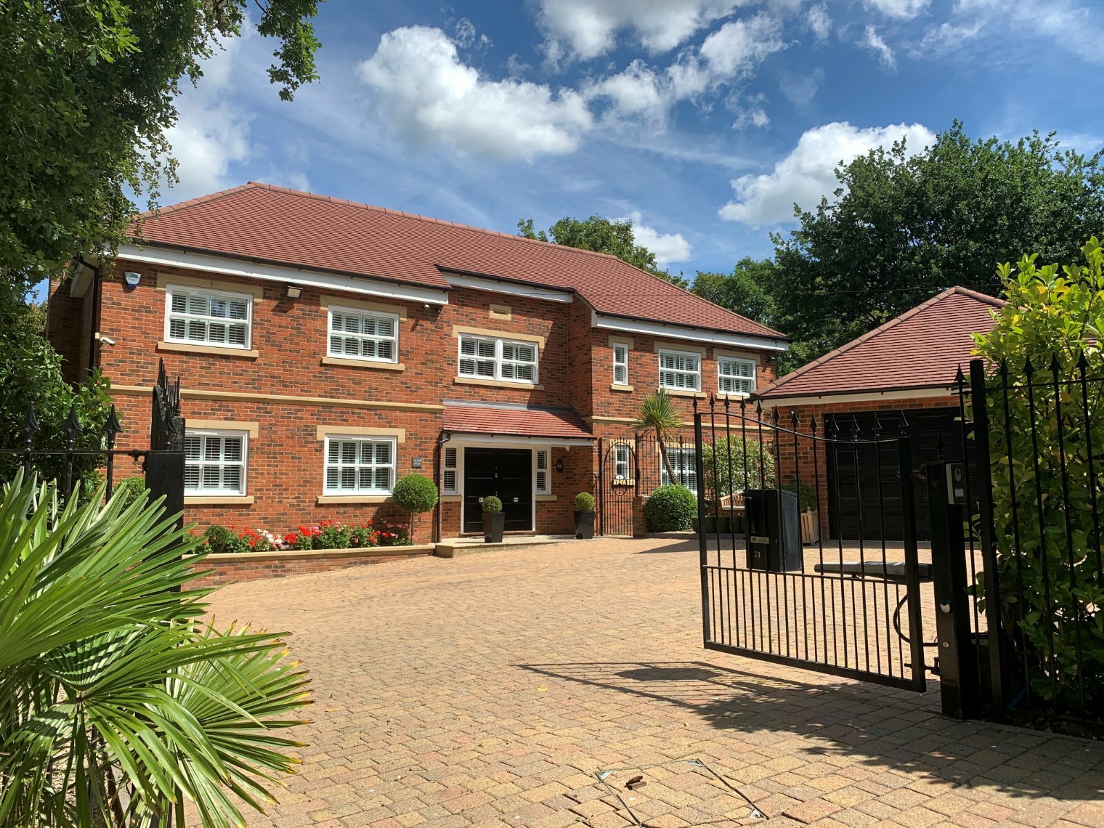 Spacious Home On A Sought After Road In Gerrards Cross, England, United