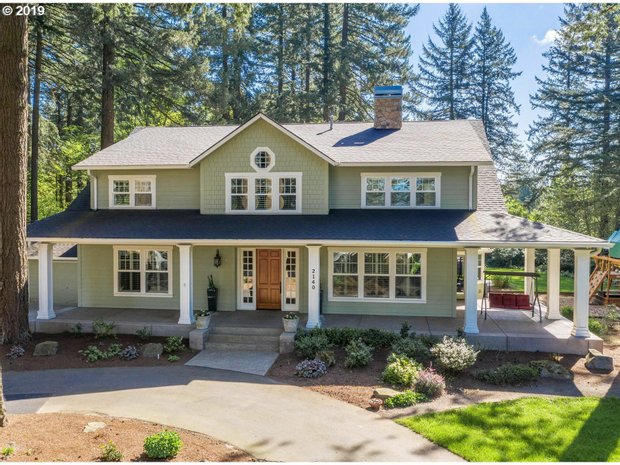 Luxury homes for sale in Cedar Hills, Oregon | JamesEdition