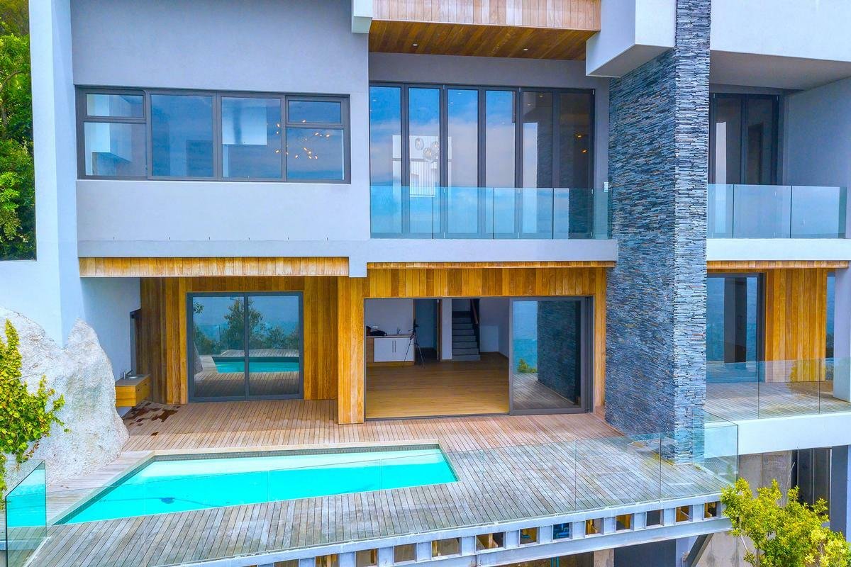 Villa For Sale In Bantry Bay In Bantry Bay, Western Cape, South Africa