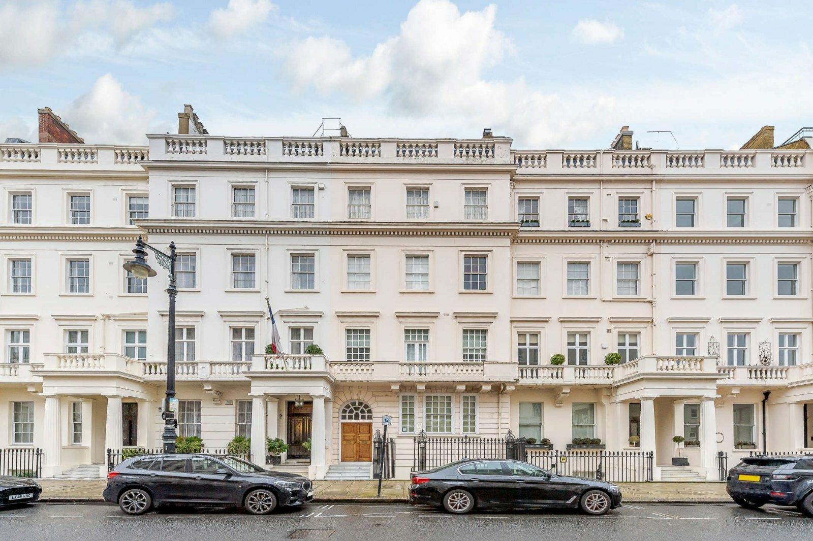 Two Bedroom Apartment In Ideal Location In London, England, United