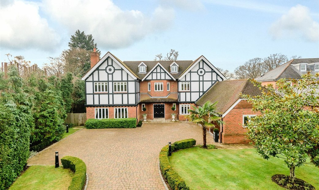 immaculate-home-on-prestigious-camp-in-gerrards-cross-england-united