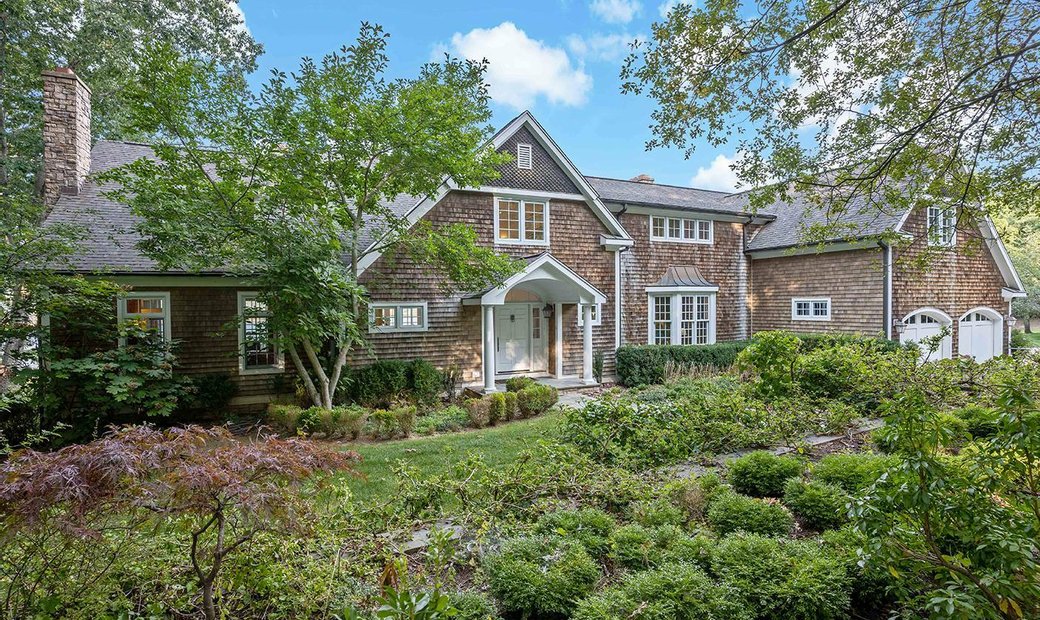 Riverfront Elegance With Breathtaking In Deep River, Connecticut