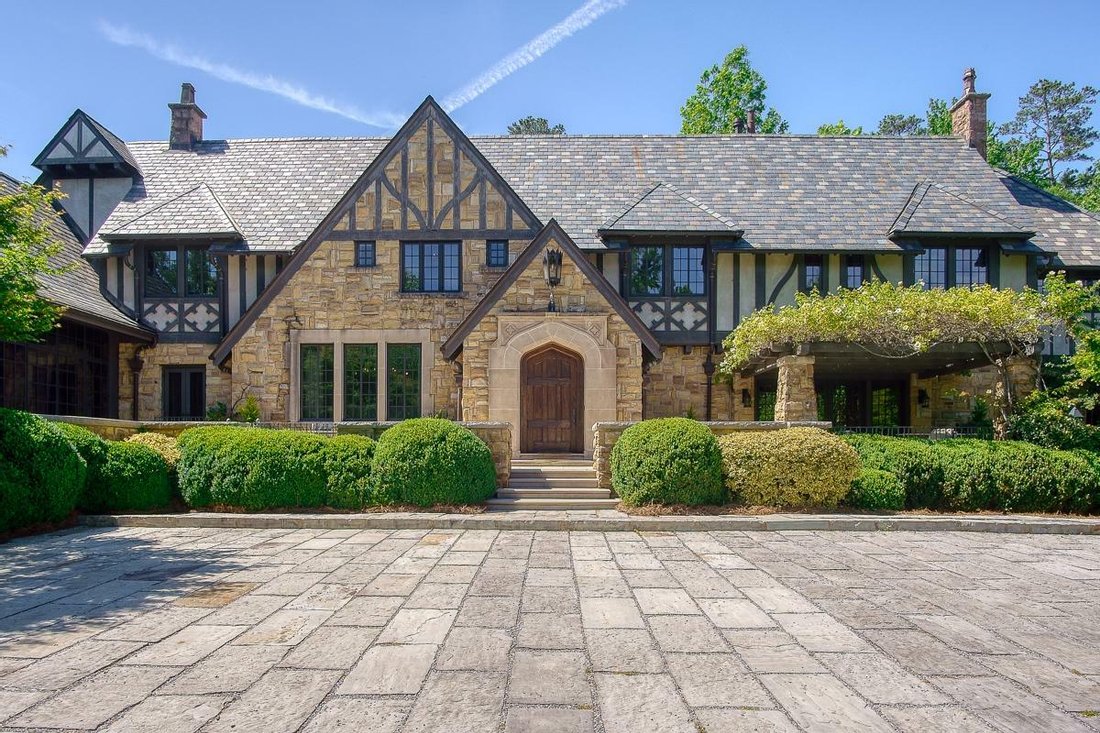 Spectacular Private Mountain Brook In Mountain Brook, Alabama, United