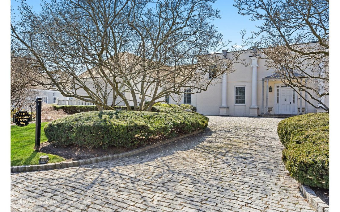 House Hewlett Harbor In Hewlett, New York, United States For Sale